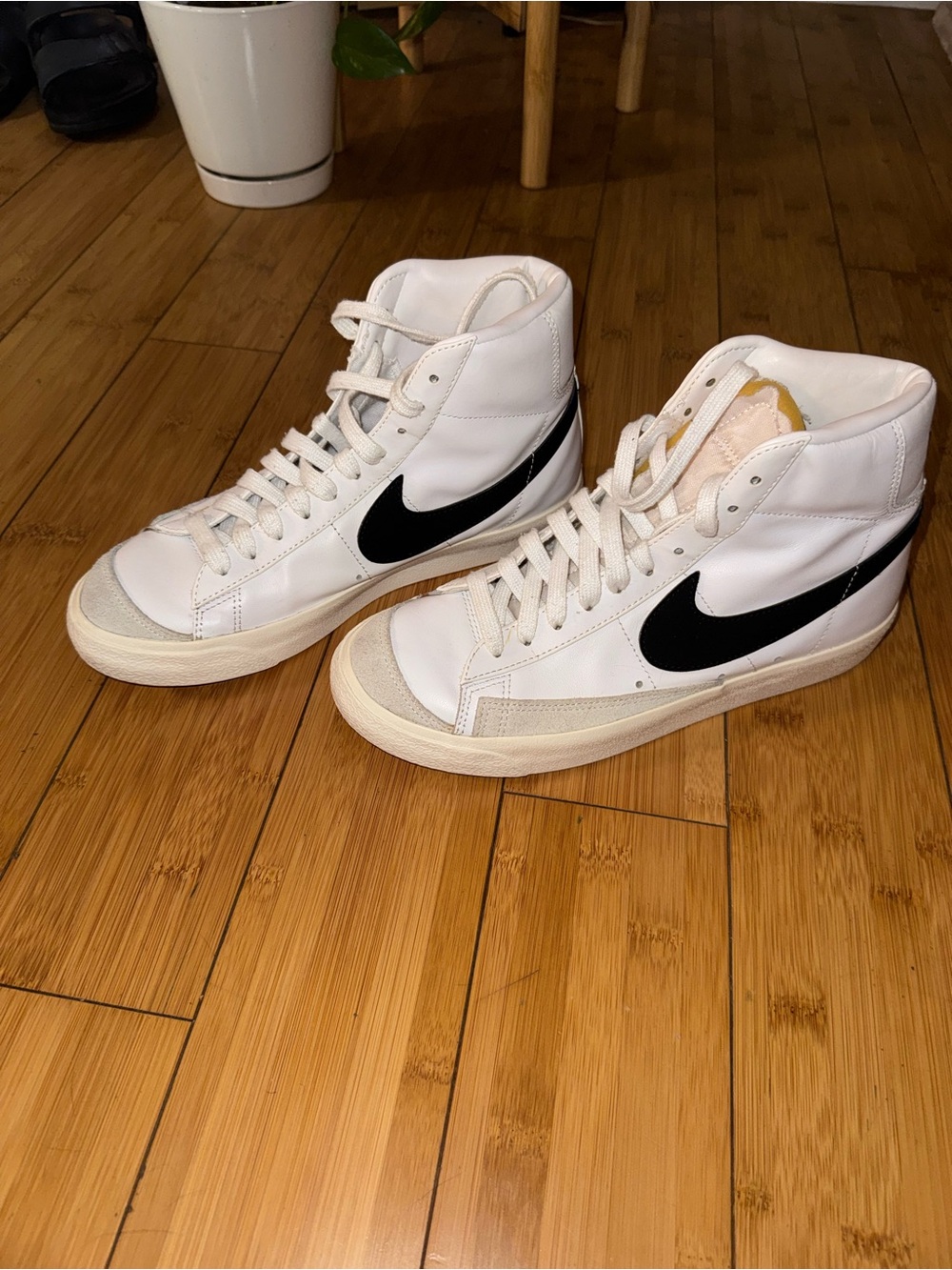Nike Blazer Mid Vintage White/Black Women’s Sneakers 8.5 Gently Used